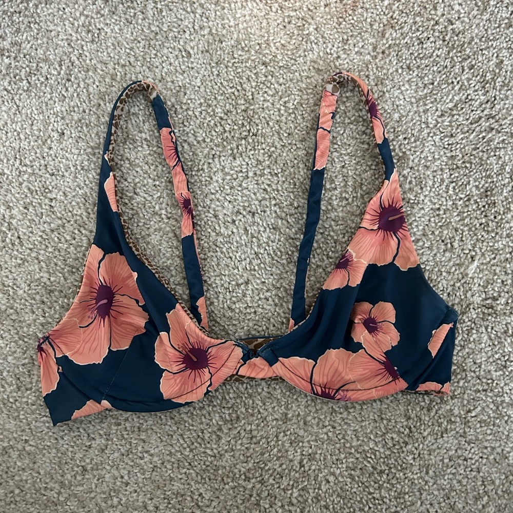 Acacia Hibiscus Top